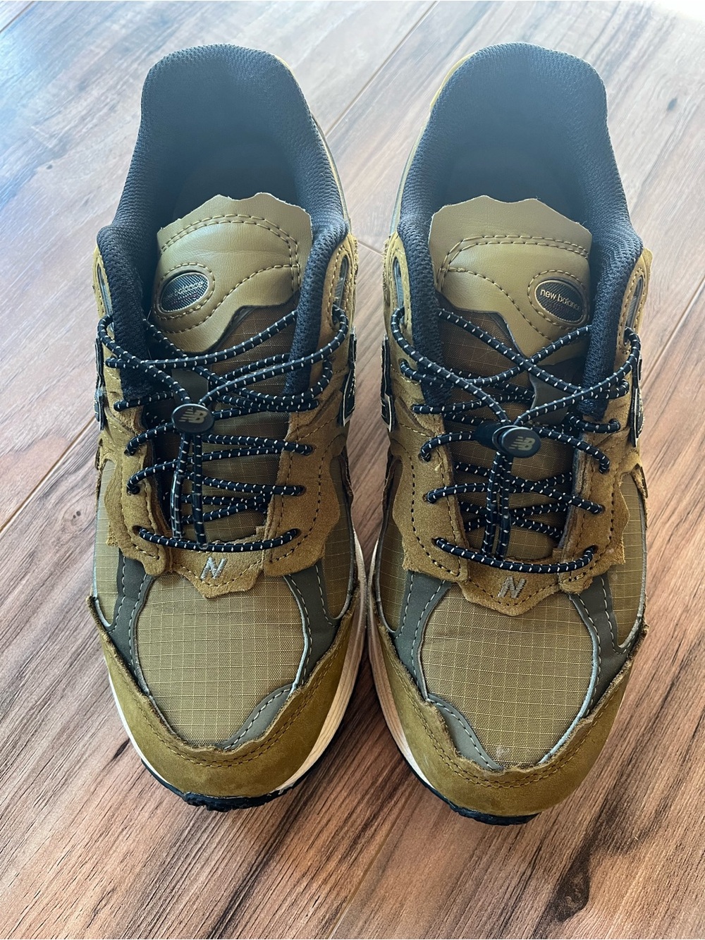 New Balance Men's 2002R US 7 women’s/ 5.5 men’s
